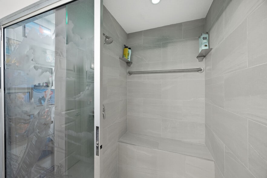 More Photos Of 1090 Knight's Trail Rd, North Venice Light Distribution For Sale