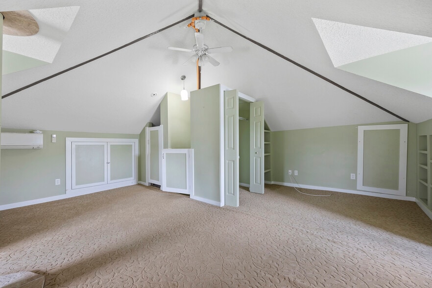 More Photos Of 125 N Main St, Hastings Restaurant For Lease