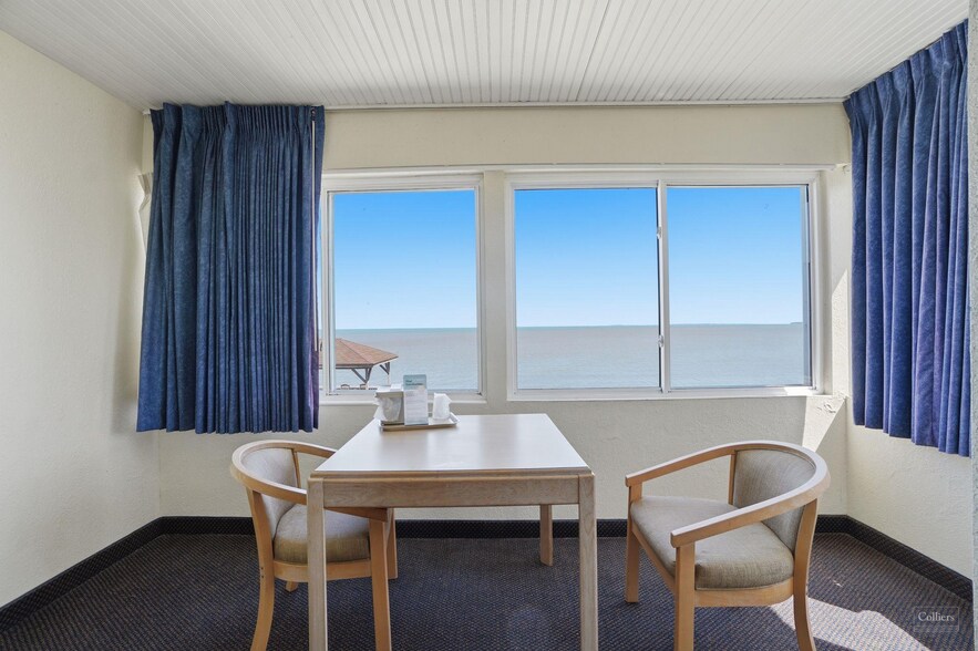 More Photos Of 1723 E Perry St, Port Clinton Hotel For Sale