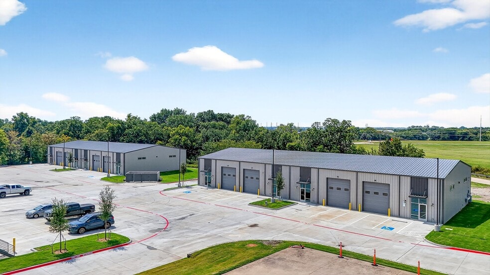 More Photos Of 304 W Progress Dr, Sherman Unknown For Lease