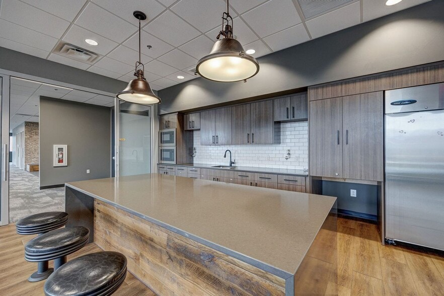 More Photos Of 6740 Rock Spring Rd, Wilmington Office For Lease