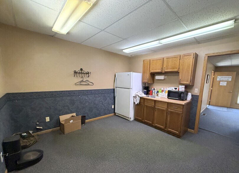 More Photos Of 305 N Mason St, Carrollton Office For Sale