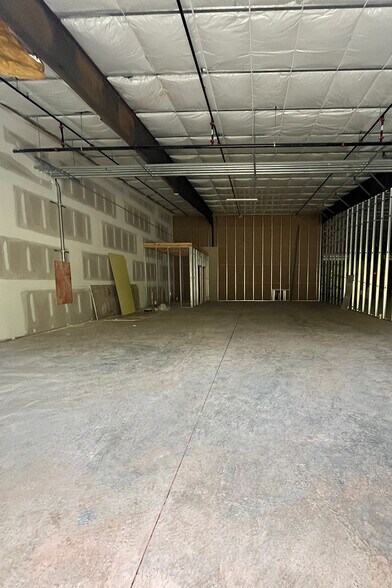 More Photos Of 670 Old Hull, Athens Flex For Lease