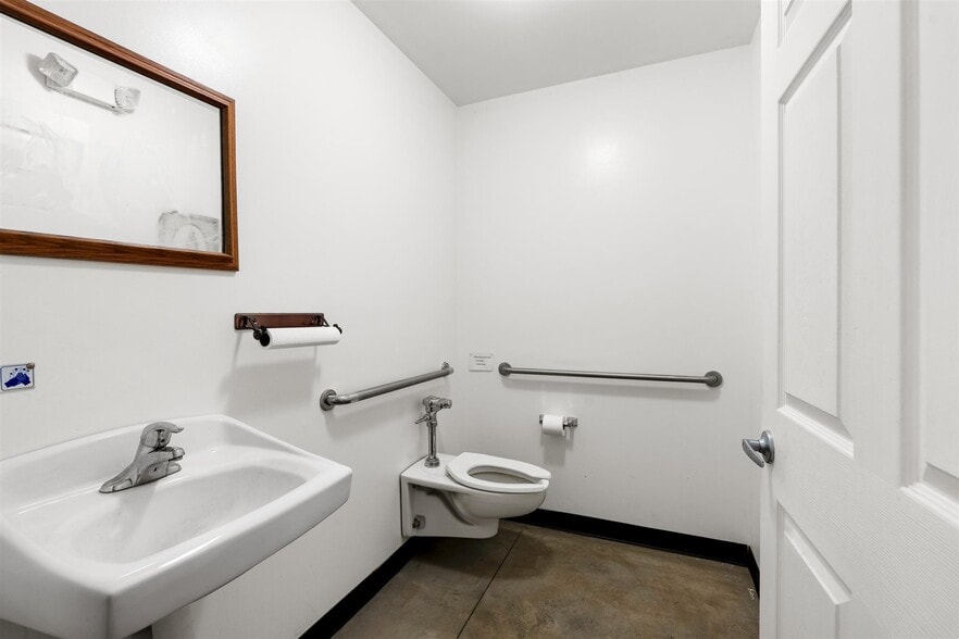 More Photos Of 4504 Bussey Rd, Syracuse General Retail For Sale