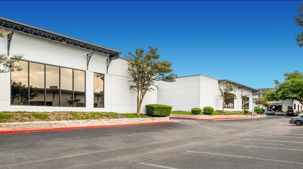 More Photos Of 5555 N Lamar Blvd, Austin Unknown For Lease