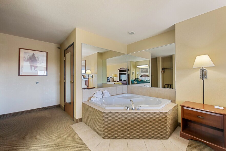 More Photos Of 1424 W Pine St, Pinedale Hotel For Sale