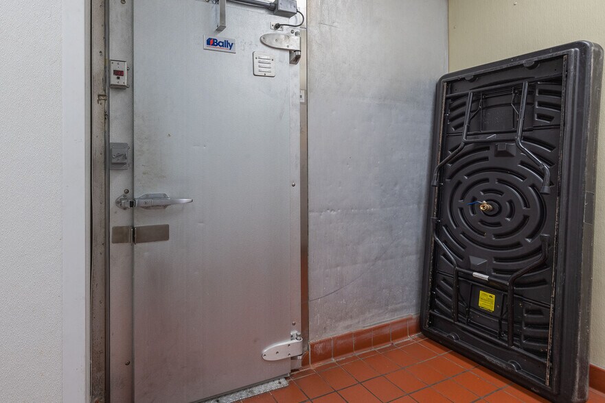 More Photos Of 125 E Main St, Rochester Hotel For Lease