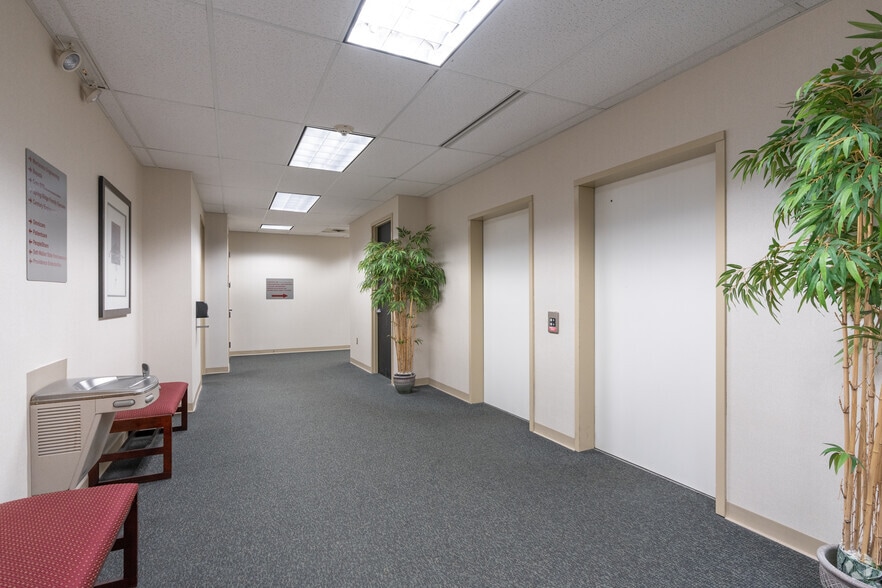 More Photos Of 2 Meridian Blvd, Wyomissing Office For Sale