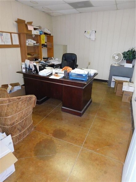 More Photos Of 1301 W Sam Rayburn Dr, Bonham Freestanding For Sale