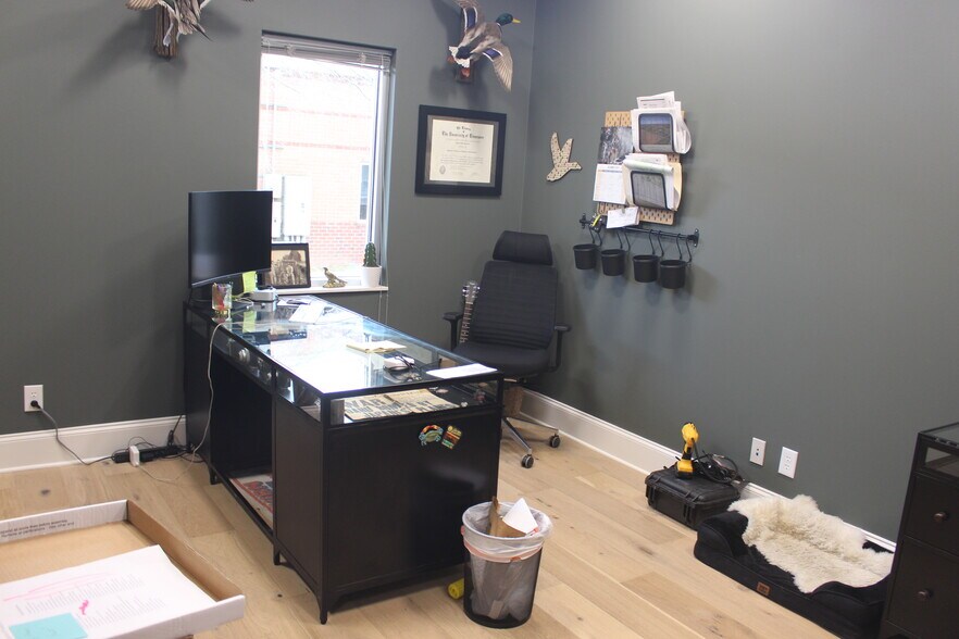 More Photos Of 256 Seaboard Ln, Franklin Medical For Sale