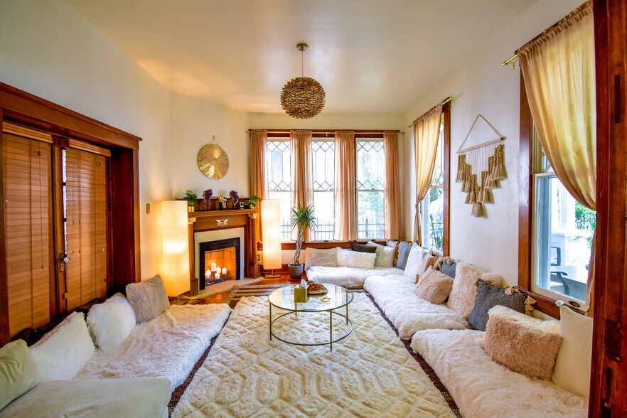 More Photos Of 612 W 22nd St, Austin Office Residential For Lease