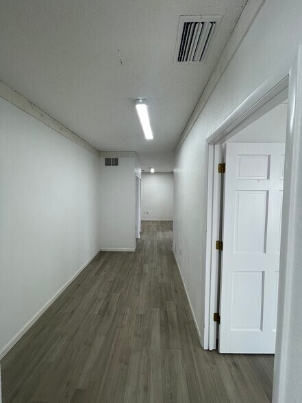 More Photos Of 209 6th Ave, Bradenton Office For Lease