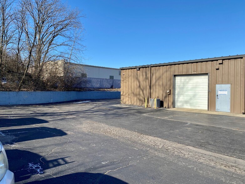 More Photos Of 400-460 Fame Rd, Dayton Light Distribution For Lease