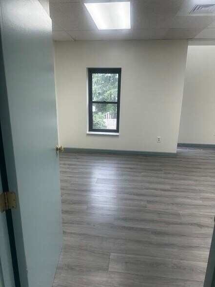 More Photos Of 736 W Ingomar Rd, Ingomar Office For Sale