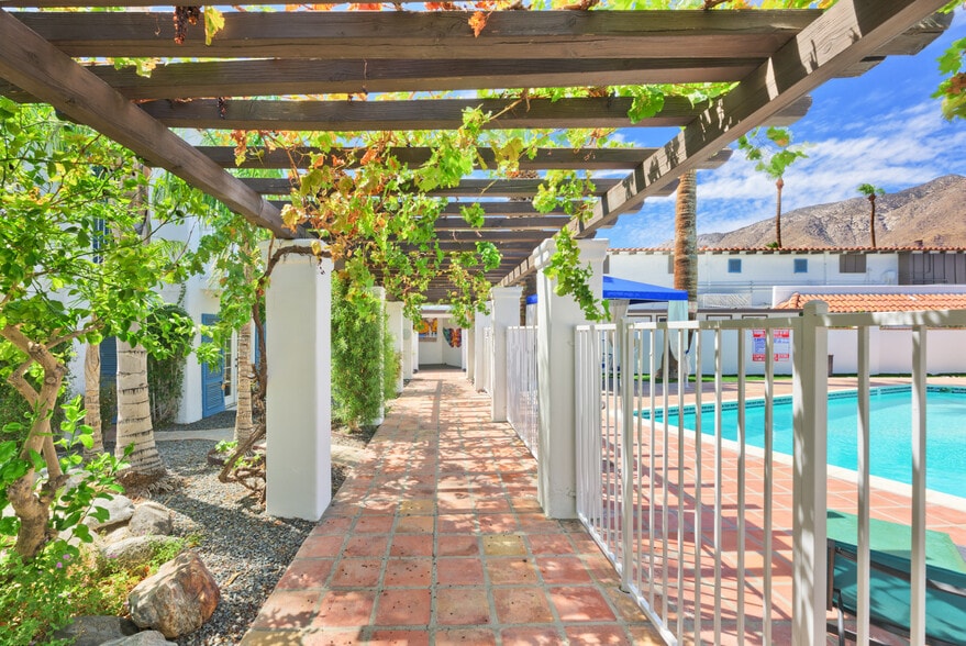 More Photos Of 2330 N Palm Canyon Dr, Palm Springs Hotel For Sale