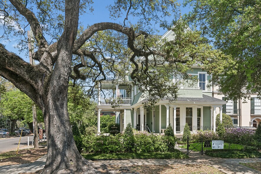 More Photos Of 2727 Saint Charles Ave, New Orleans General Retail For Sale