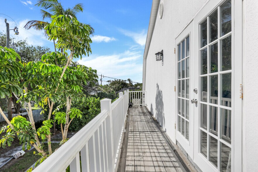 More Photos Of 778 100th Ave N, Naples Specialty For Sale
