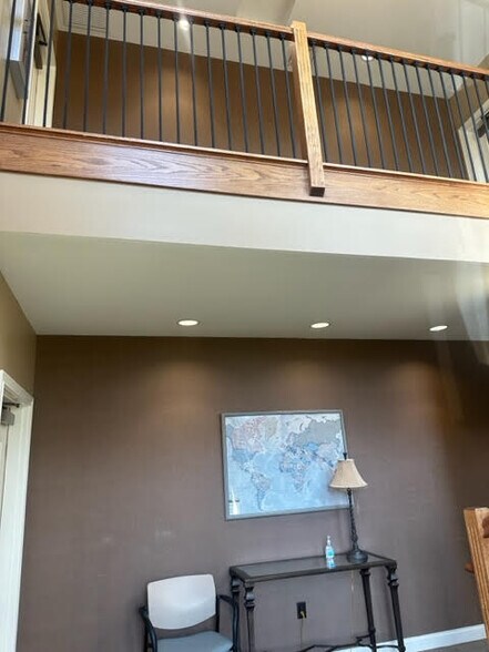 More Photos Of 7357 E Kemper Rd, Cincinnati Office For Sale