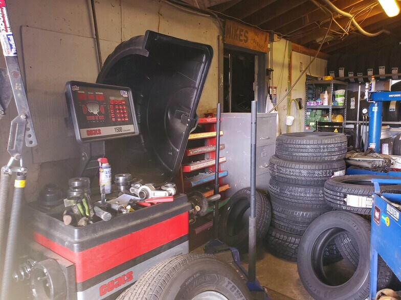 More Photos Of 8899 Beekley Rd, Phelan Auto Repair For Sale