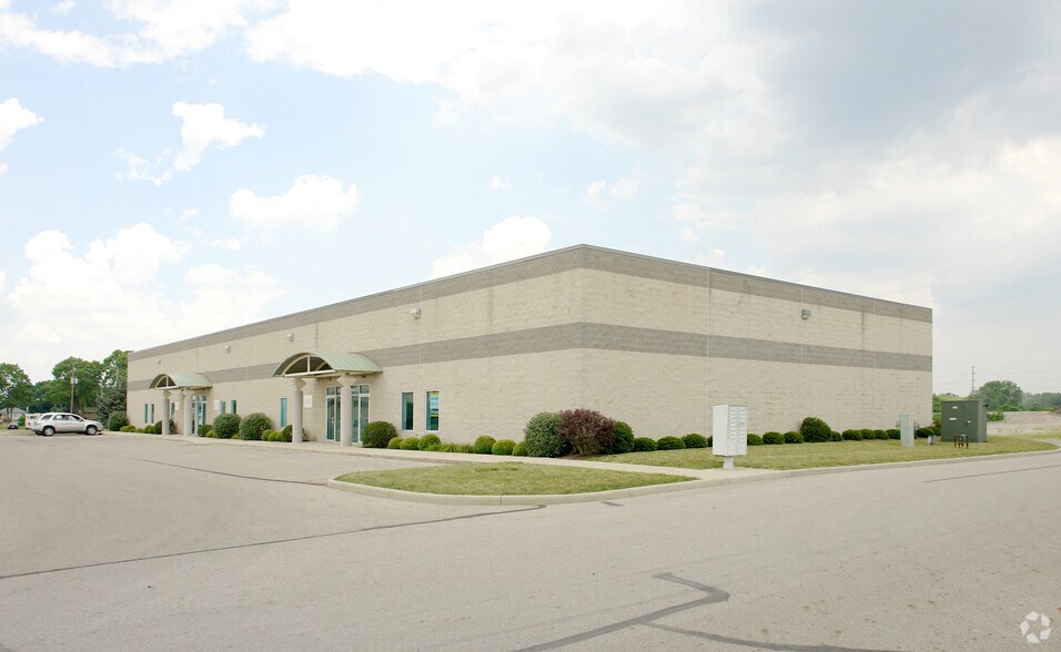 More Photos Of 1670 Harmon Ave, Columbus Warehouse For Lease
