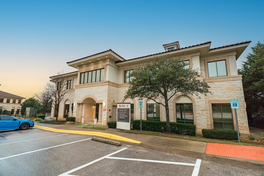 More Photos Of 300 Beardsley Ln, Austin Medical For Lease