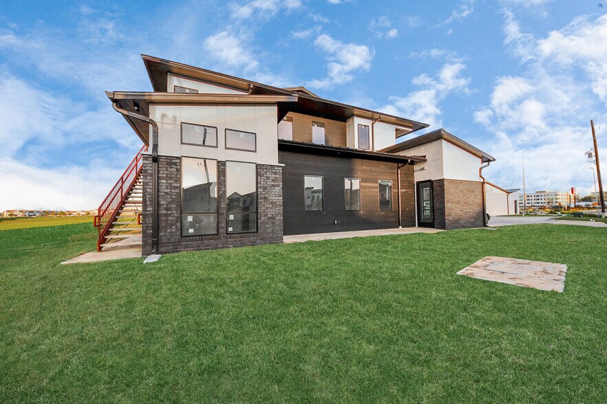 More Photos Of 220 Bella Katy Dr, Katy Office Residential For Lease