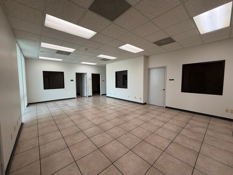 More Photos Of 13609 Archer Dr, Laredo Warehouse For Lease