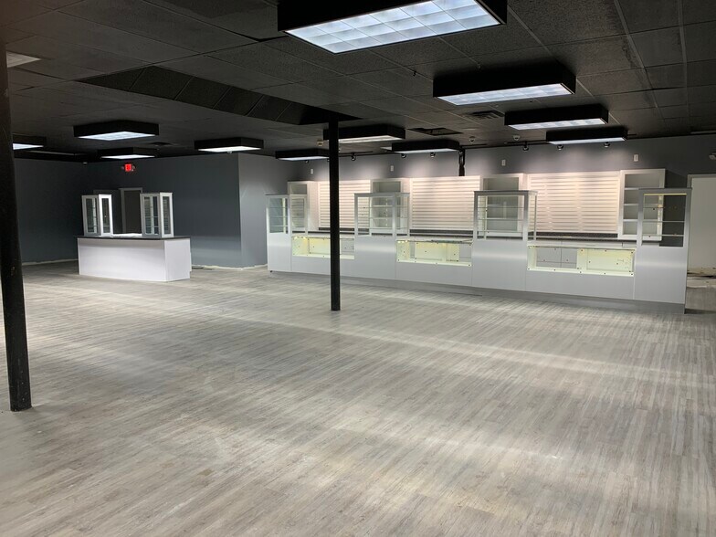 More Photos Of 821 Washington Ave, Bay City Freestanding For Lease