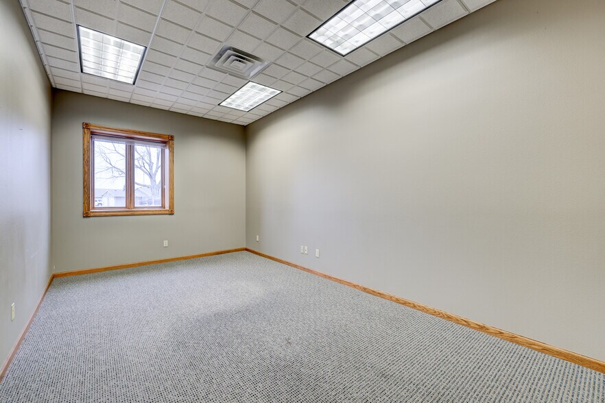 More Photos Of 309 South St, Pella Industrial For Sale