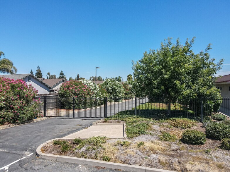 More Photos Of 971 E Broadway Ave, Atwater Office For Lease