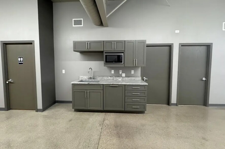 More Photos Of 633 1st Ave, Monroe Showroom For Sale