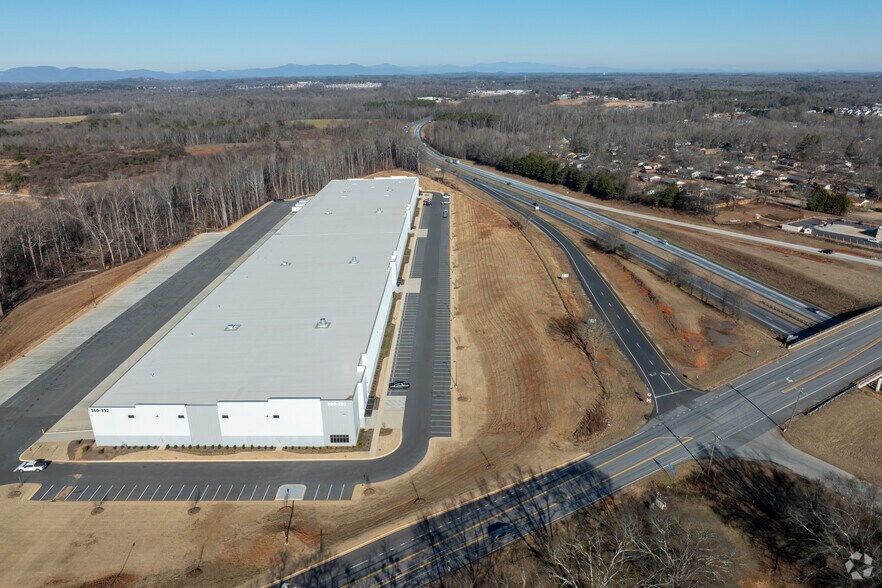 More Photos Of 380 John Dodd Rd, Spartanburg Distribution For Lease