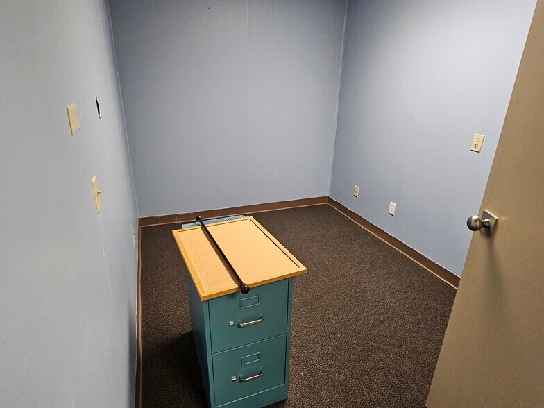 More Photos Of 97 S 4th St, Ishpeming Office For Lease