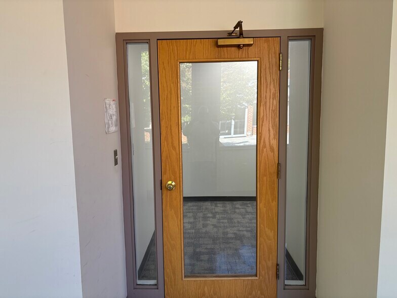 More Photos Of 22290 Timberlake Rd, Lynchburg Office For Lease