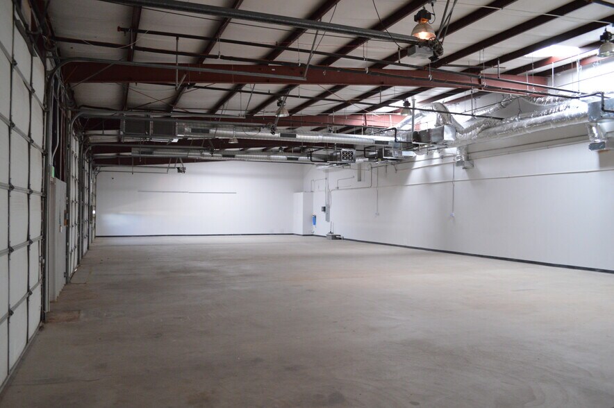 More Photos Of 8317 Gateway Ter, Oklahoma City Showroom For Sale