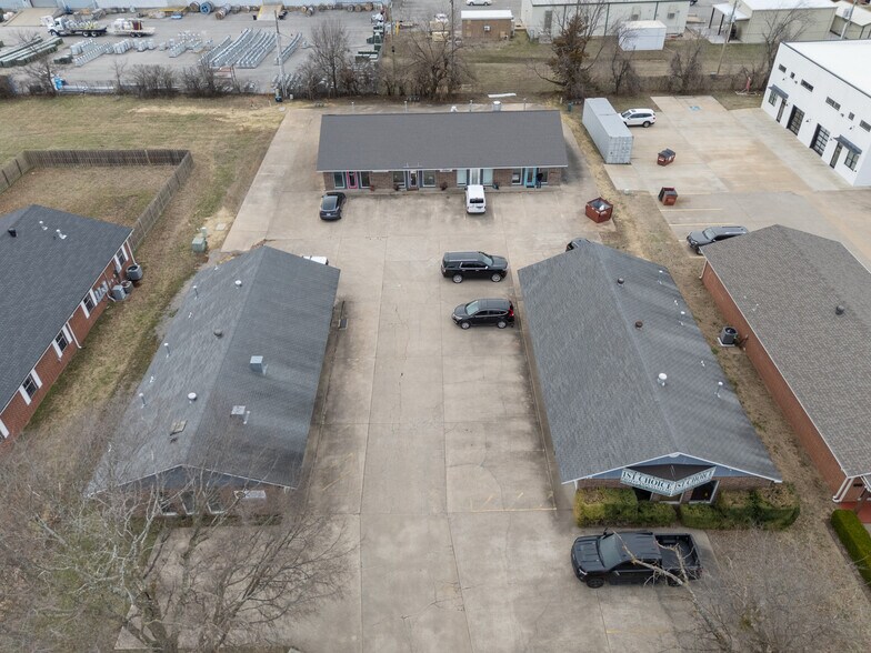 More Photos Of 79 Colt Square Dr, Fayetteville Unknown For Lease