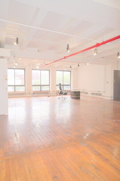 More Photos Of 30 Vandam St, New York Loft Creative Space For Lease