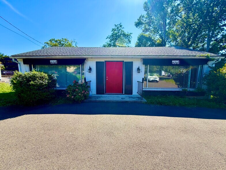 More Photos Of 408 Boston Post Rd, Darien Freestanding For Lease