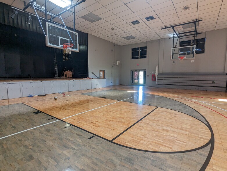 More Photos Of 350 Georgetown Rd, Carneys Point Schools For Lease