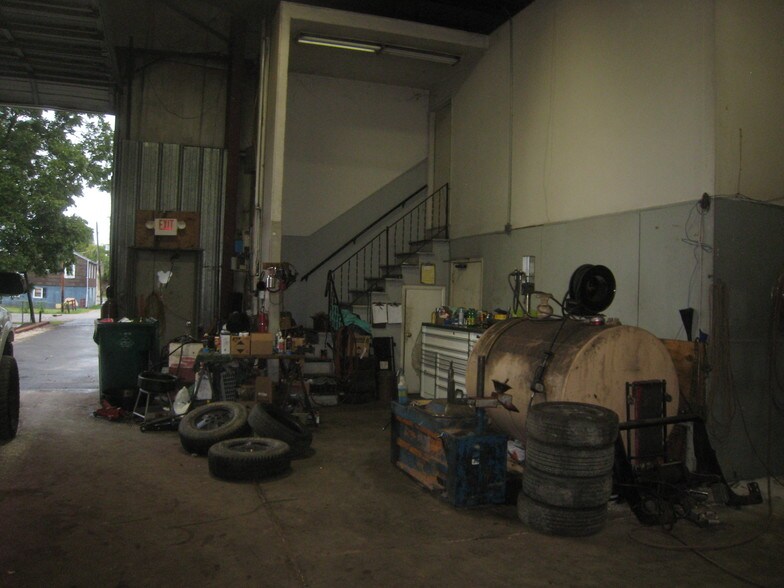 More Photos Of 500 Hunt Ave, Charleston Warehouse For Sale