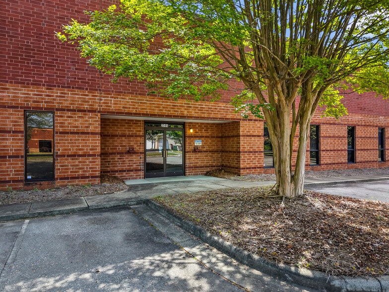 More Photos Of 2595 Viceroy Dr, Winston-Salem Warehouse For Lease
