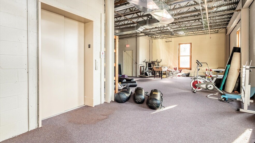 More Photos Of 701 Main St, Dresden Storefront For Lease