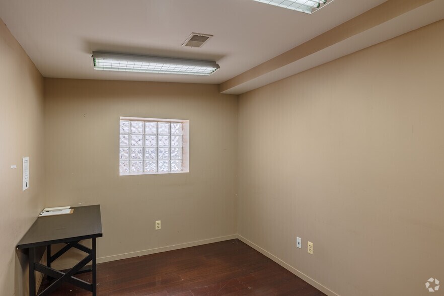 More Photos Of 27253 Van Dyke Ave, Warren Medical For Lease