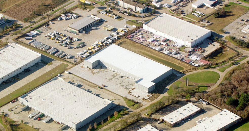 More Photos Of 350 Century Plaza Dr, Houston Warehouse For Lease
