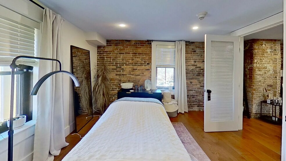 More Photos Of 126 S Main St, Wolfeboro Storefront Retail Residential For Sale