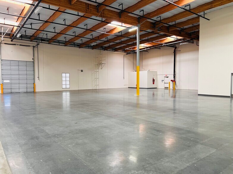 More Photos Of 2070 W 11th St, Upland Warehouse For Lease