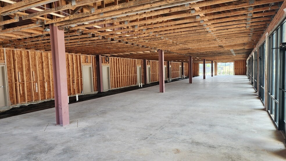 More Photos Of 5518 Queenston Blvd, Houston General Retail For Lease