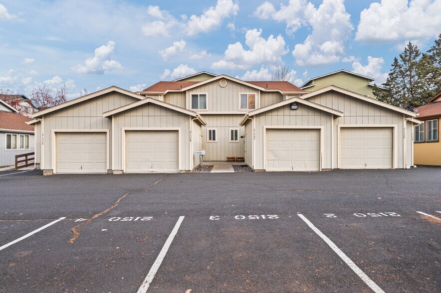 Primary Photo Of 2150 SW Canyon Dr, Redmond Apartments For Sale