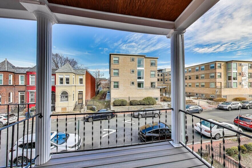 More Photos Of 212 Elm St NW, Washington Apartments For Sale