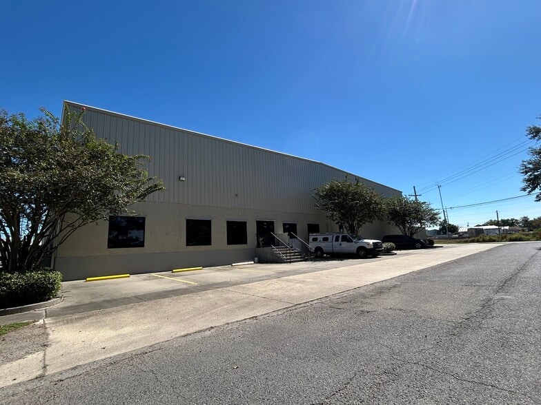 More Photos Of 755 Airline Dr, Kenner Warehouse For Lease